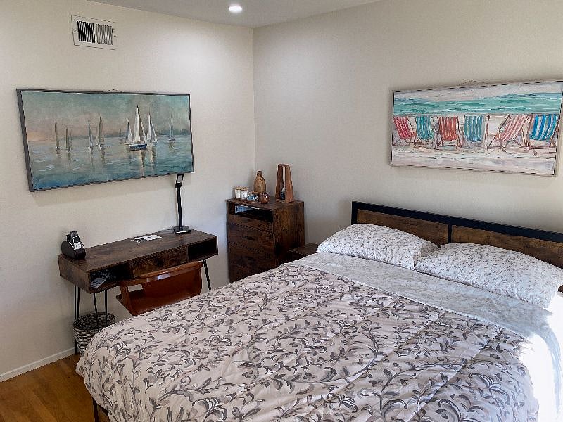 Lanai Room - Queen Size Bed, Desk and Dresser Drawer.