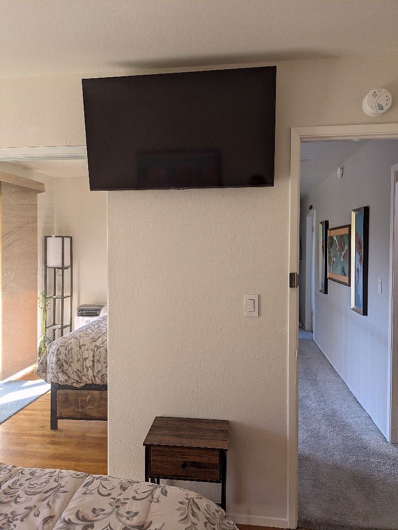 Lanai Room - 42" Smart Television