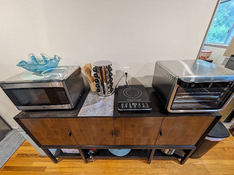 Common Area - Mabuhay Room Microwave, Induction Cooktop and Air Fryer Appliances.