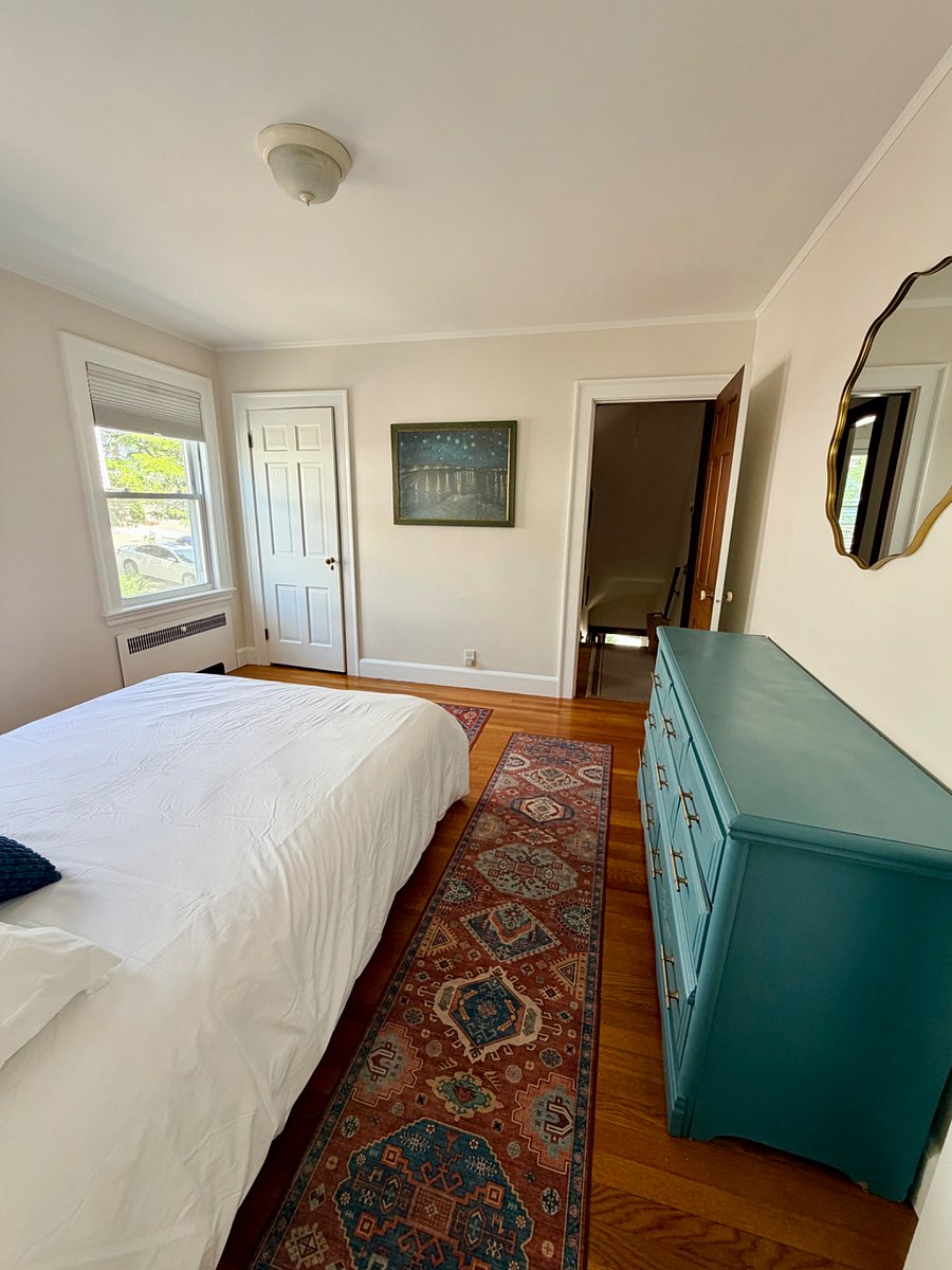Bedroom (Queen)