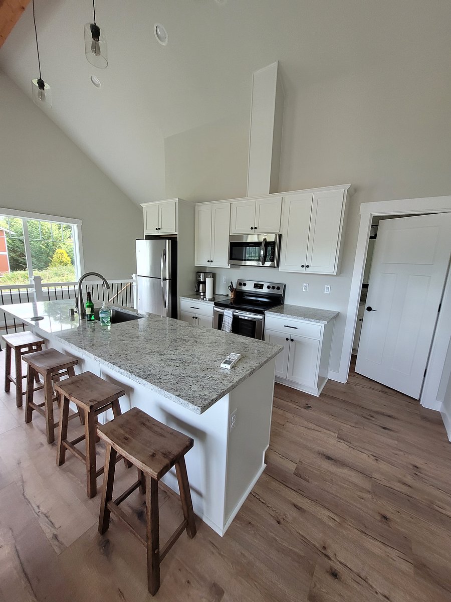 Full Kitchen With Dishwasher, Disposal, Full Sized Ref with Ice Maker