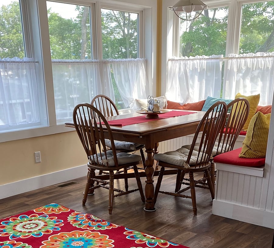 Enjoy the sunny mornings in our kitchen nook, can fit up to 10. Great spot to read your emails or work on a puzzle or game with the family!