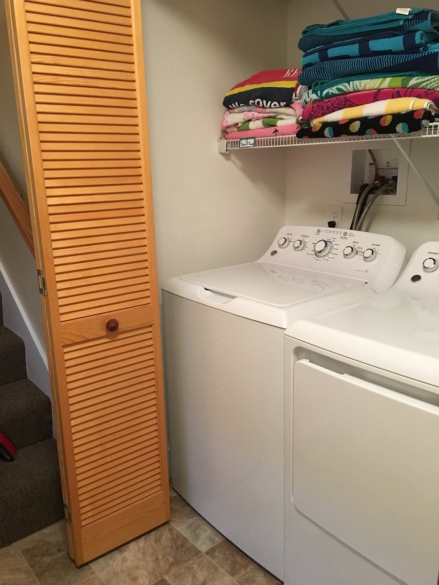 New full size washer & dryer. Including plenty of extra storage for bulk items. A steam iron and full size ironing board are easily located here along with the beach towels, there's enough for whole family!