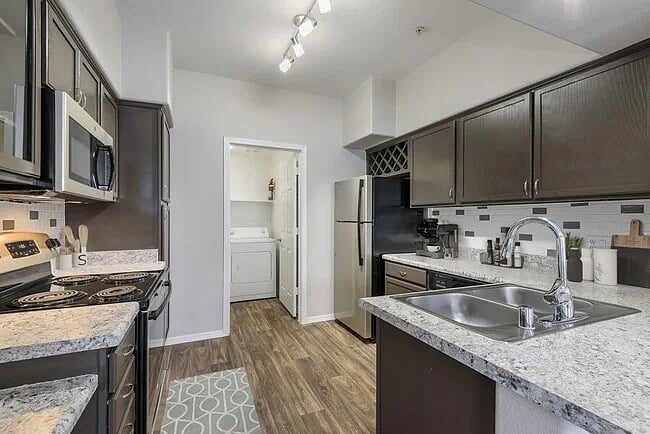 Furnished Finder property 605857_1 photo 3