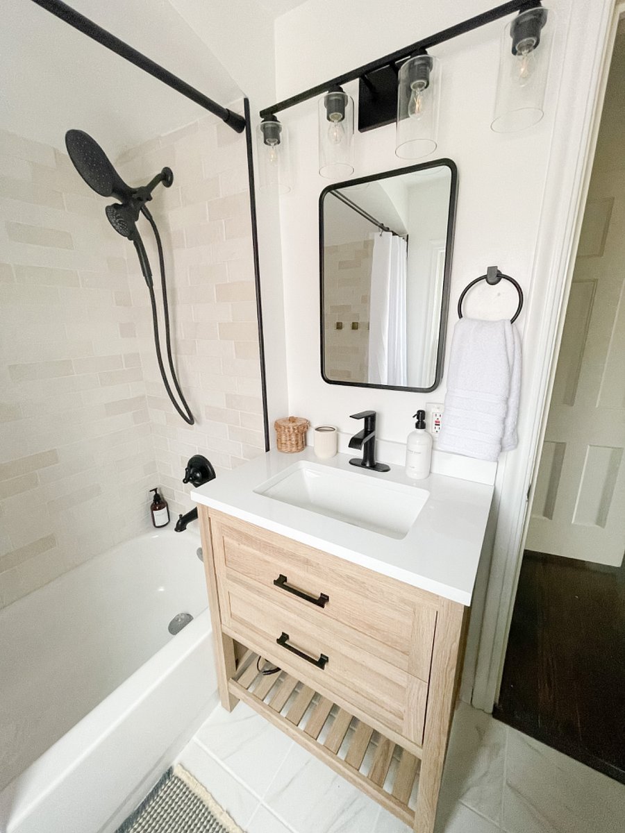 Indulge in luxury in this opulent bathroom, the perfect retreat.
