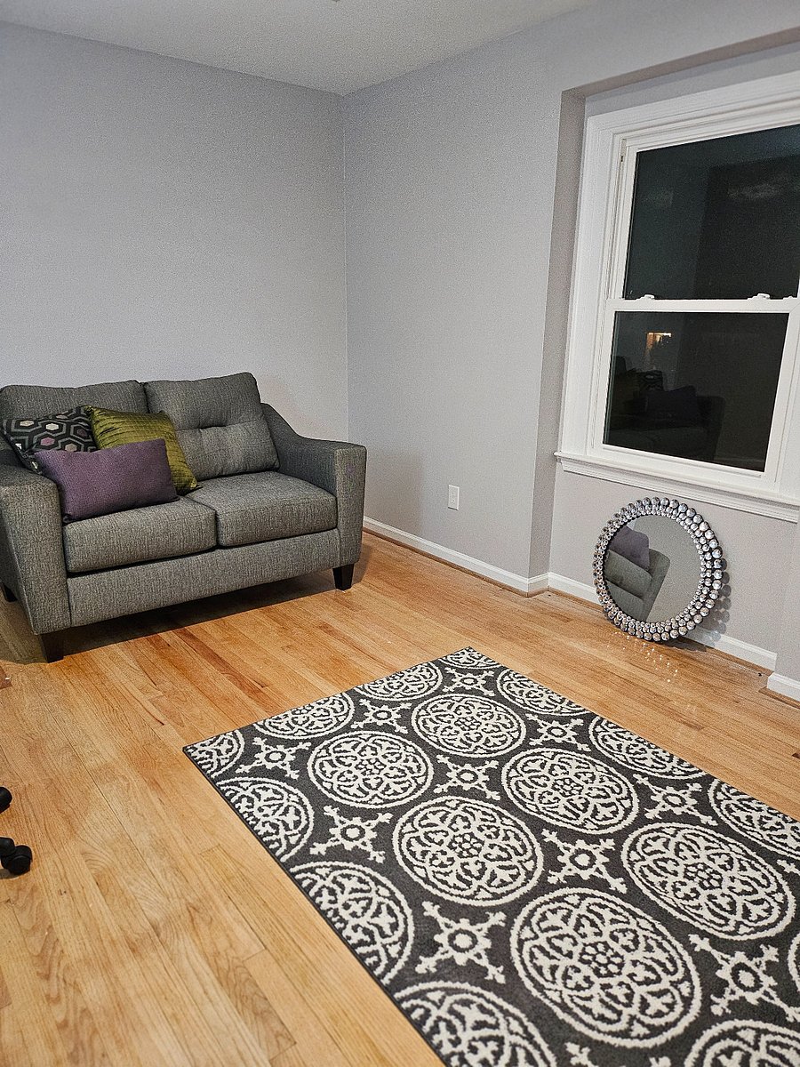 Sitting Room (w/Smart TV)