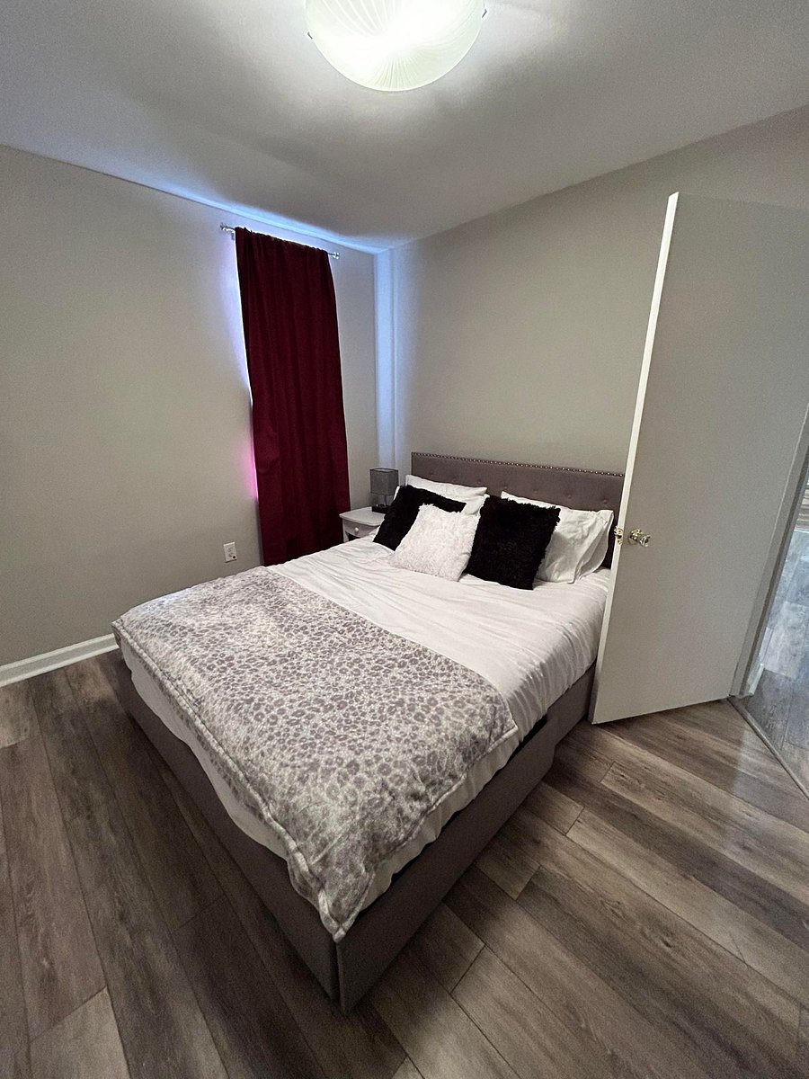 Bdrm# 3 located downstairs Queen sized bed