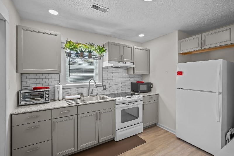 Furnished Finder property 605950_1 photo 6