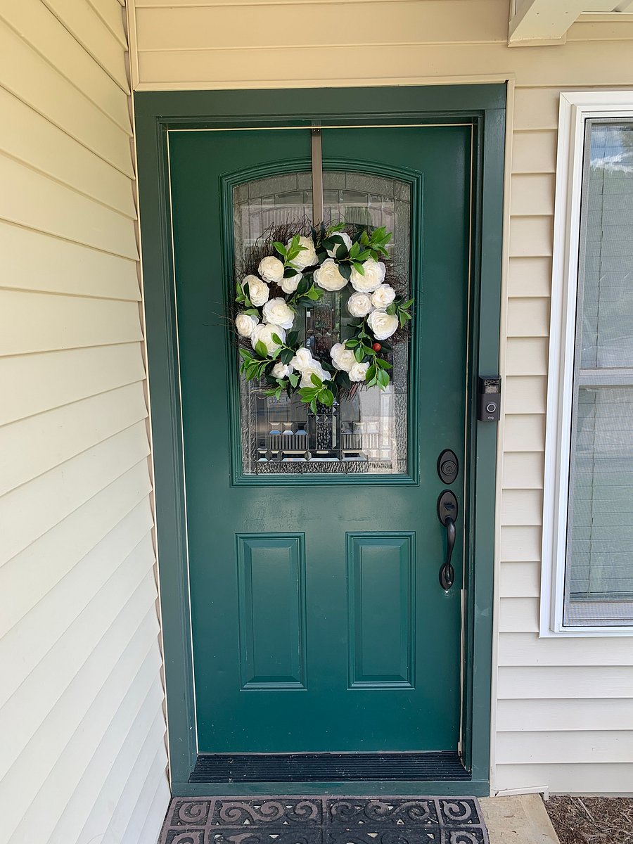 Front Door Steps away from your parking space!

Ring Doorbell service included!