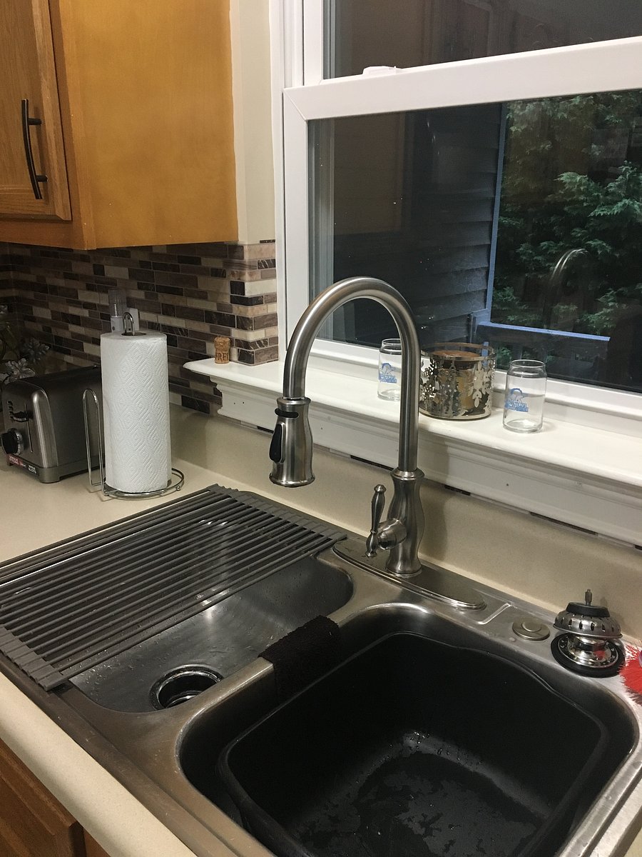 Farmhouse Sink Fixture with sprayer