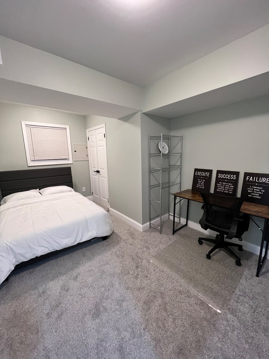 1st Bedroom (Full Bed)