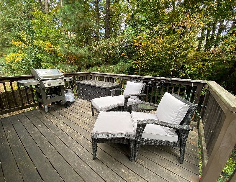 Upstairs deck, chairs, and propane grill
