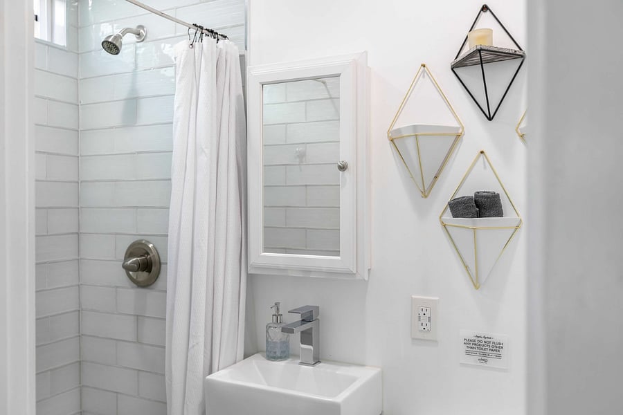 Private, en suite bathroom