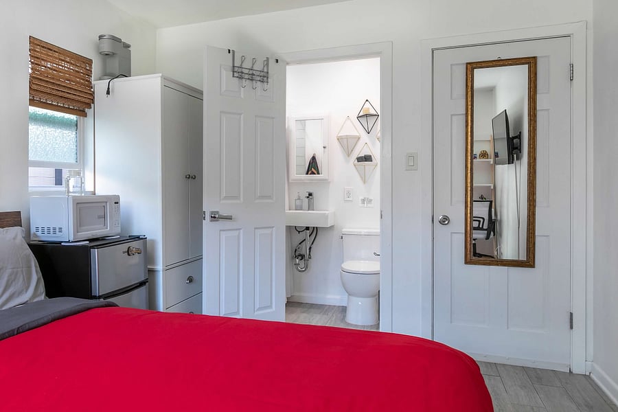 en suite bathroom with shower