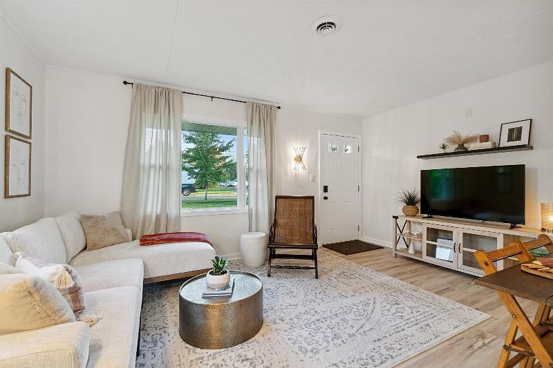 Furnished Finder property 606853_1 photo 3
