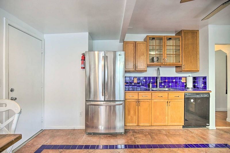 Comes with a huge refrederateo with Ice-maker, dishwasher, farm style sink and faucet, neon lit liquor cabinet, chefs stove range and oven, brand new microwave, extra large toaster, and a Keurig Coffee maker.