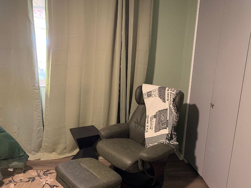 Green bedroom massage chair :)
