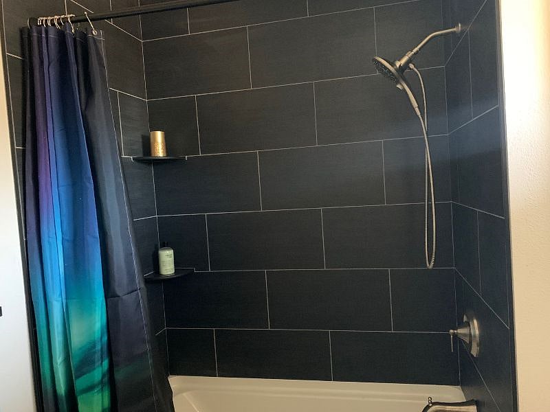 upstairs bath and shower