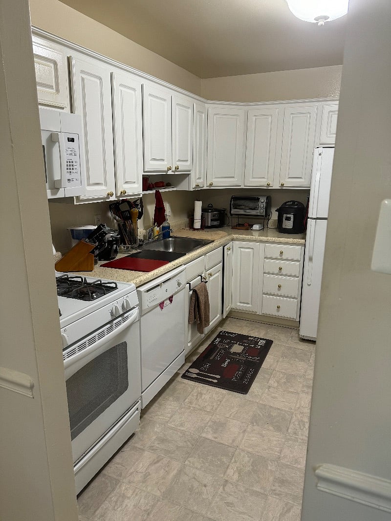 Fully Stocked Kitchen
