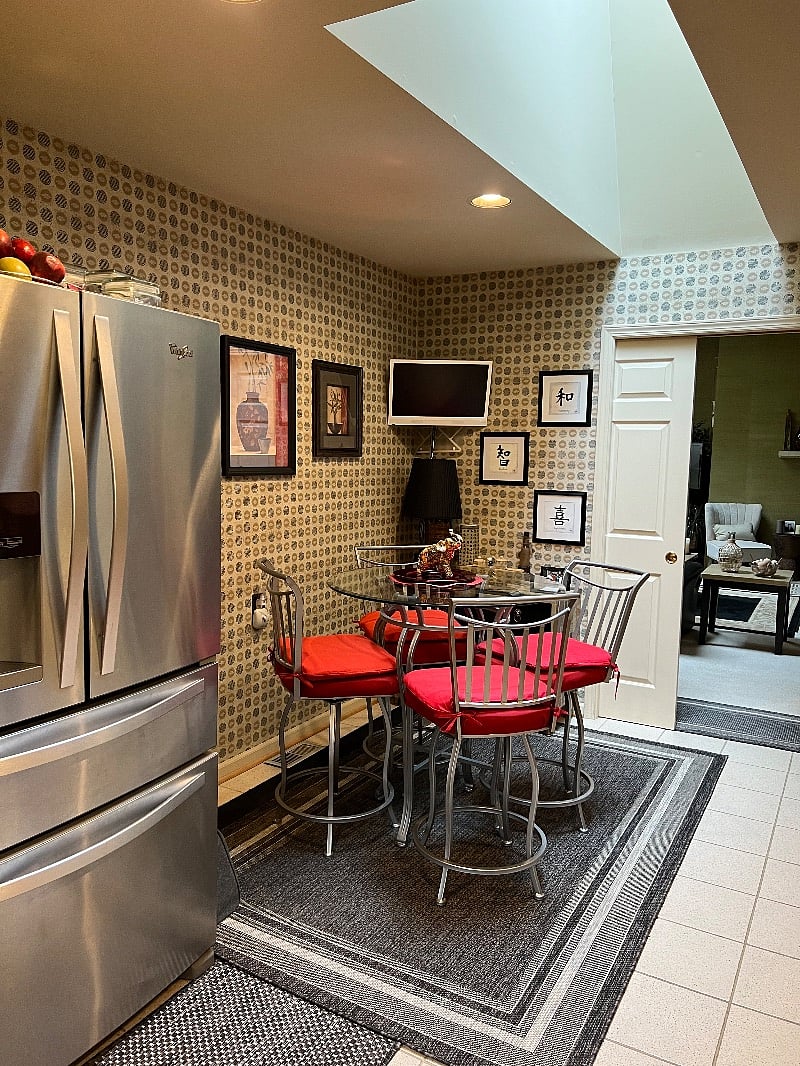 Eat in kitchen