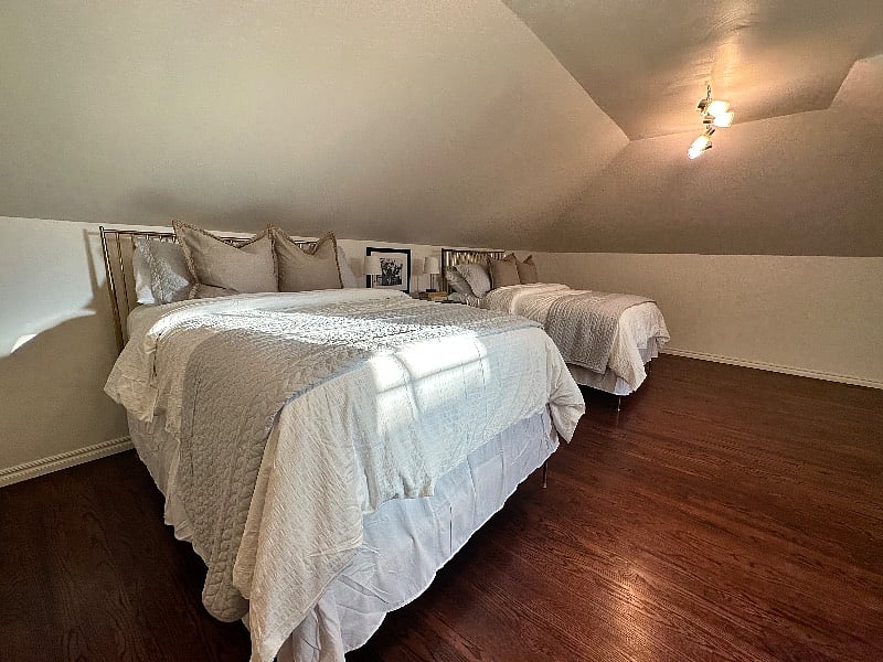 2nd bedroom, two full-size beds