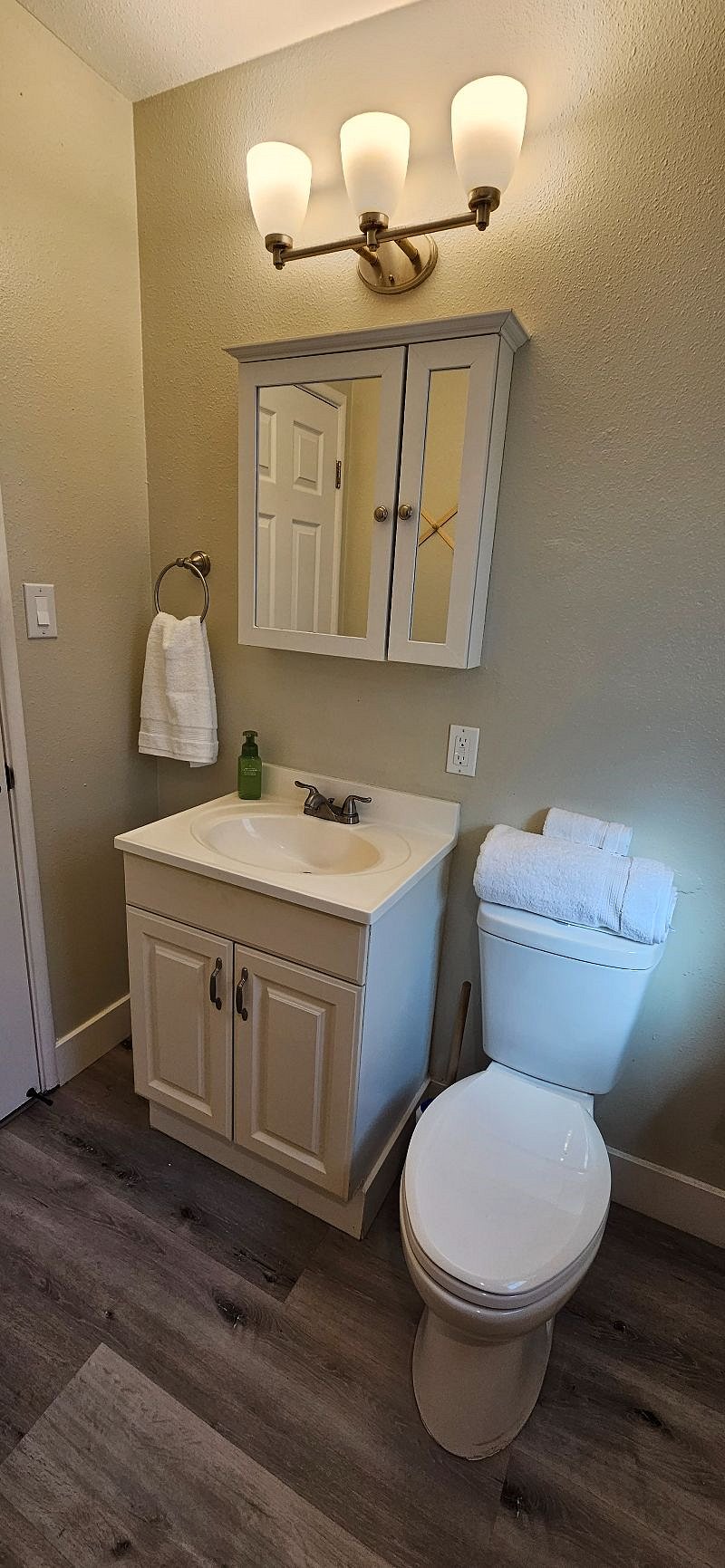bathroom with shower stall