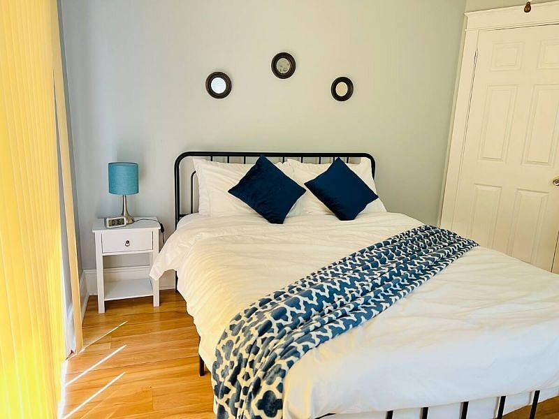 Bedroom 2 with queen size bed