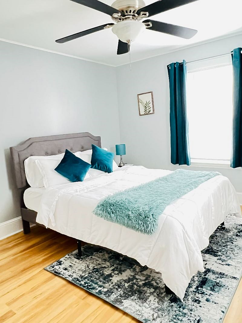Bedroom 1 with queen size bed