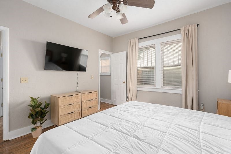 Master bedroom has 55" HD TV and walk in closet