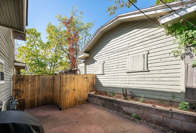 Your own private back yard, also includes BBQ and table/chairs