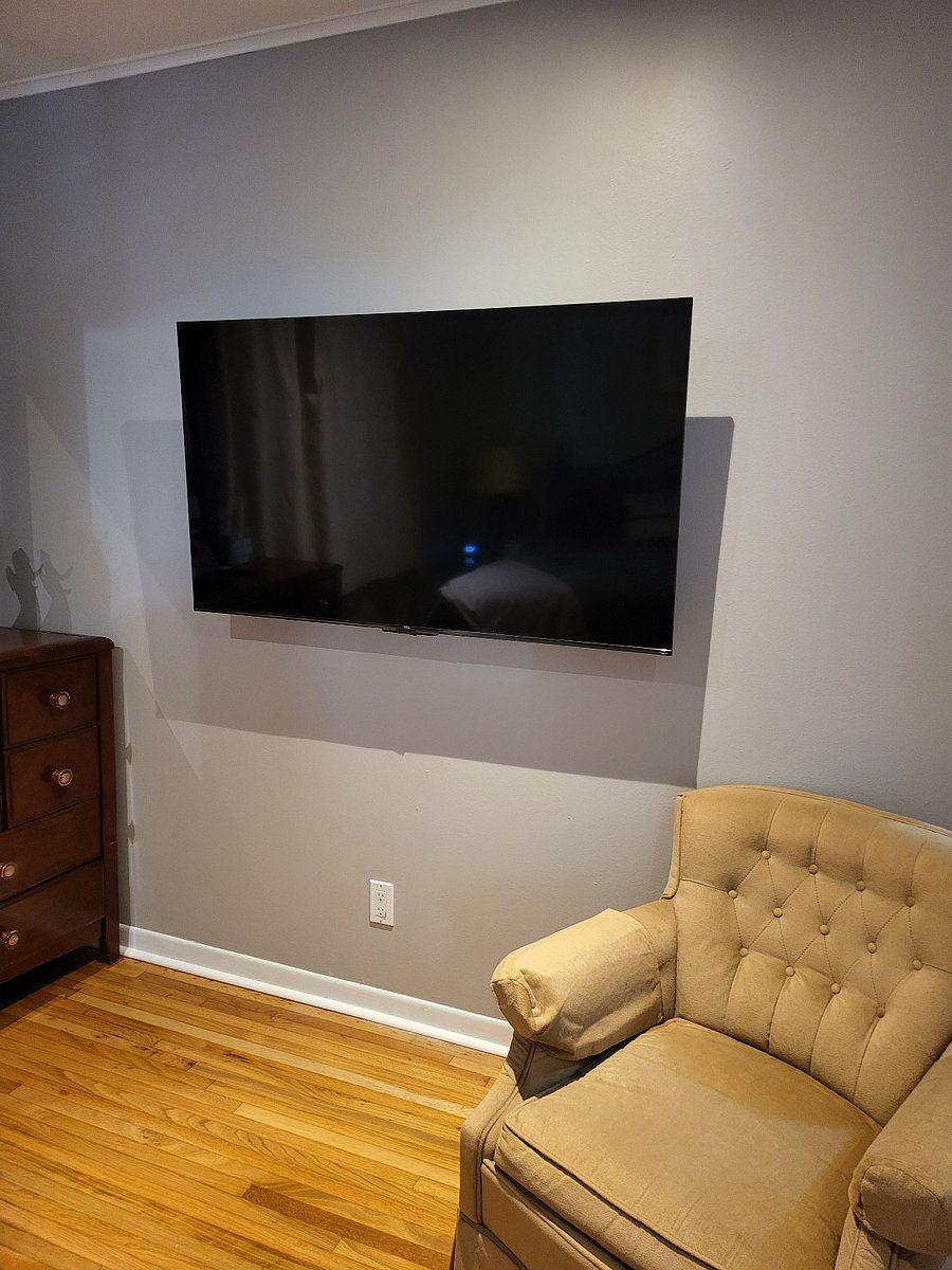 Smart TV
Master Bedroom