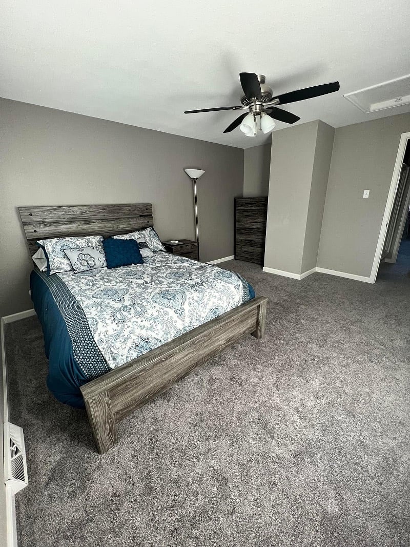 1st Upstairs queen bedroom, available NOW