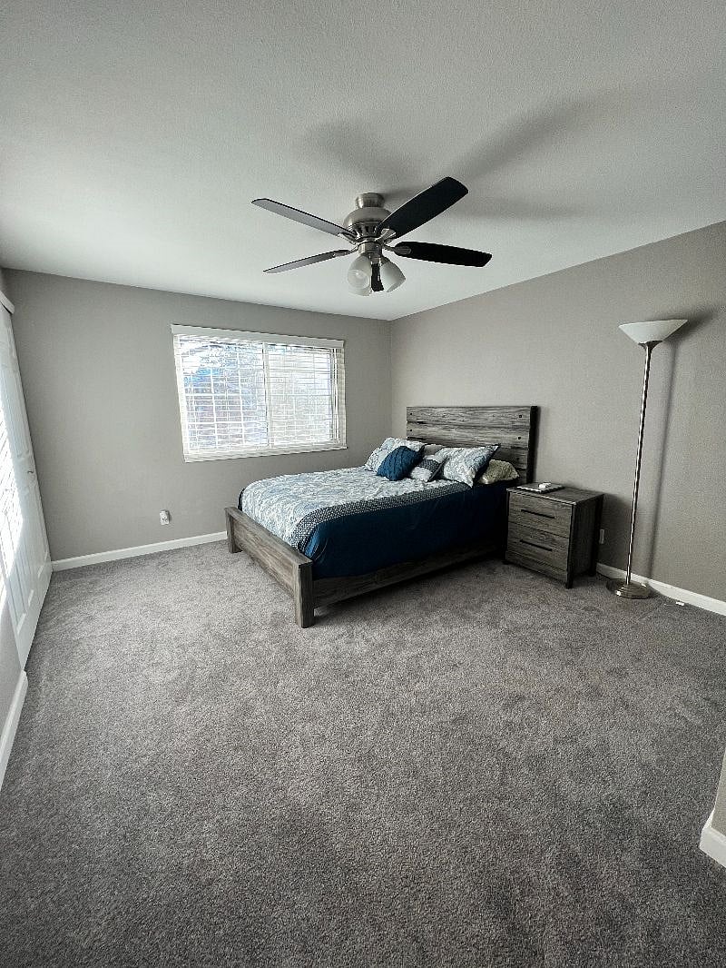 1st Upstairs queen bedroom, available NOW