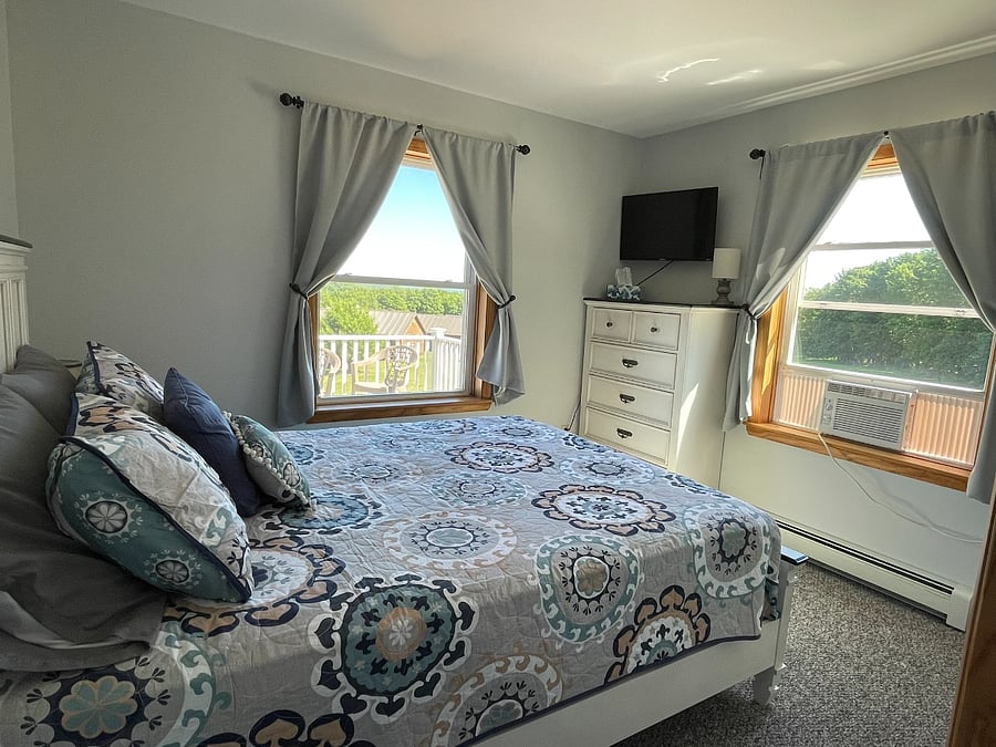 Lodge - Unit A - Queen bed