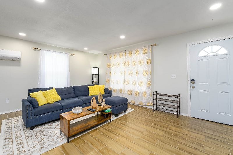 Furnished Finder property 607583_1 photo 27