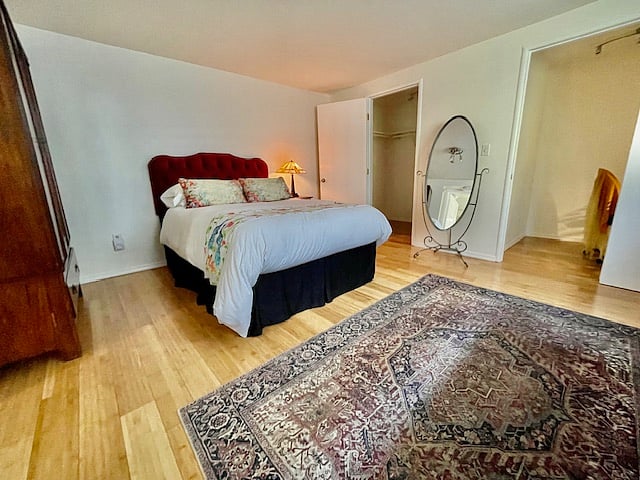 Ample bedroom with Office and Walking closet.