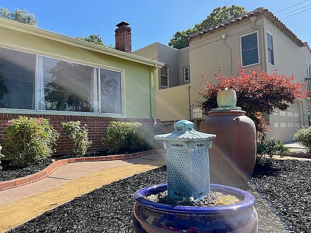 Front garden. 
