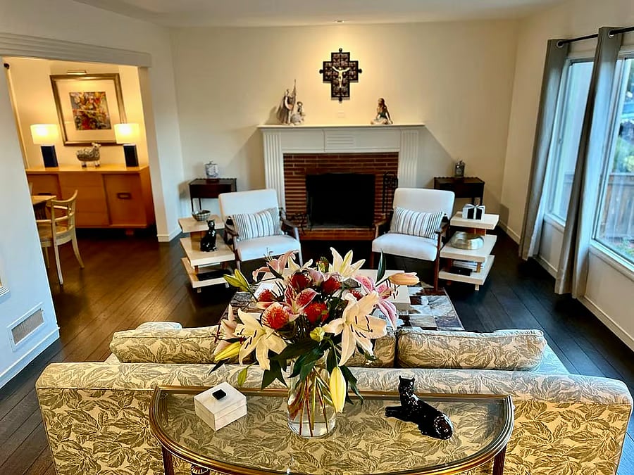 Panoramic view of the living room. Functioning fireplace. 