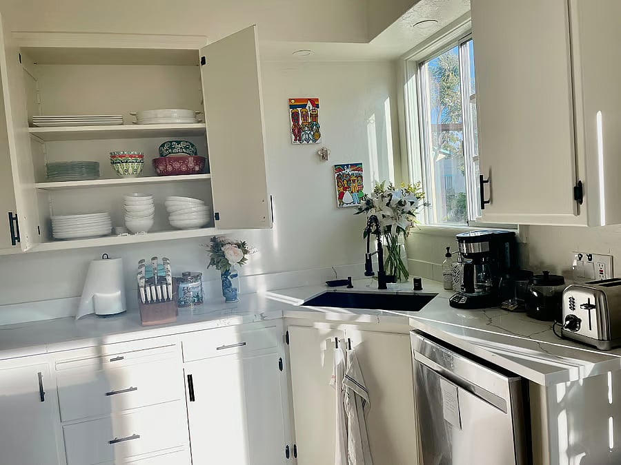 Fully equipped kitchen. 