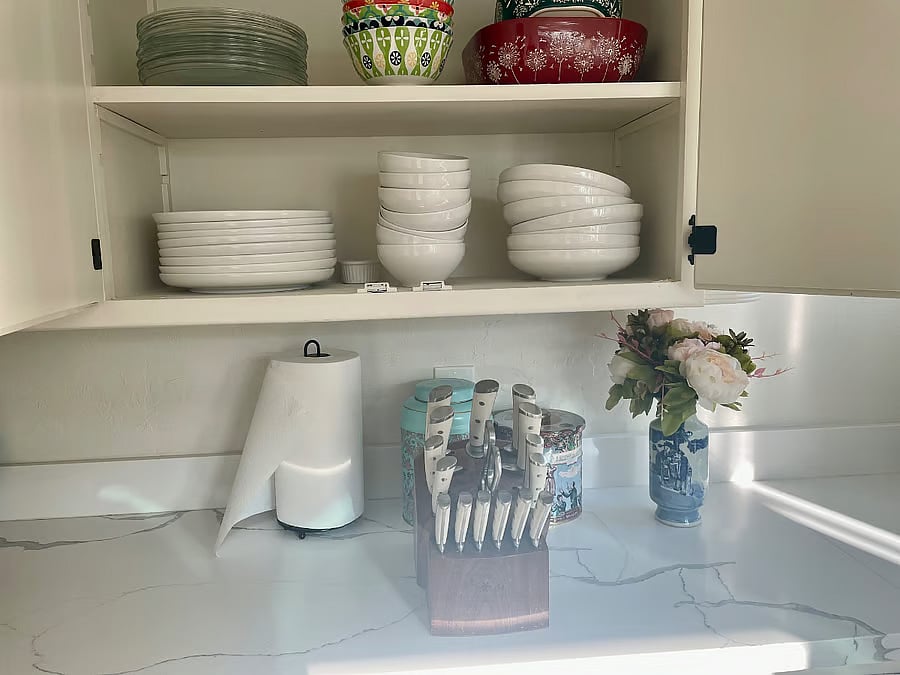 Fully equipped kitchen. 