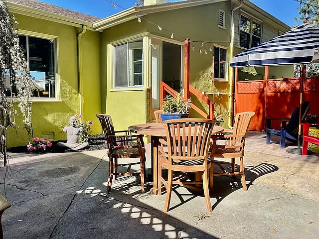 Fully furnished patio area with both dining and launching. 