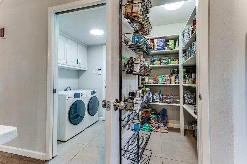 Guest washer and dryer, includes detergent. Stocked pantry.