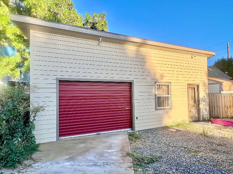 On-site storage shed available for additional $100/ month