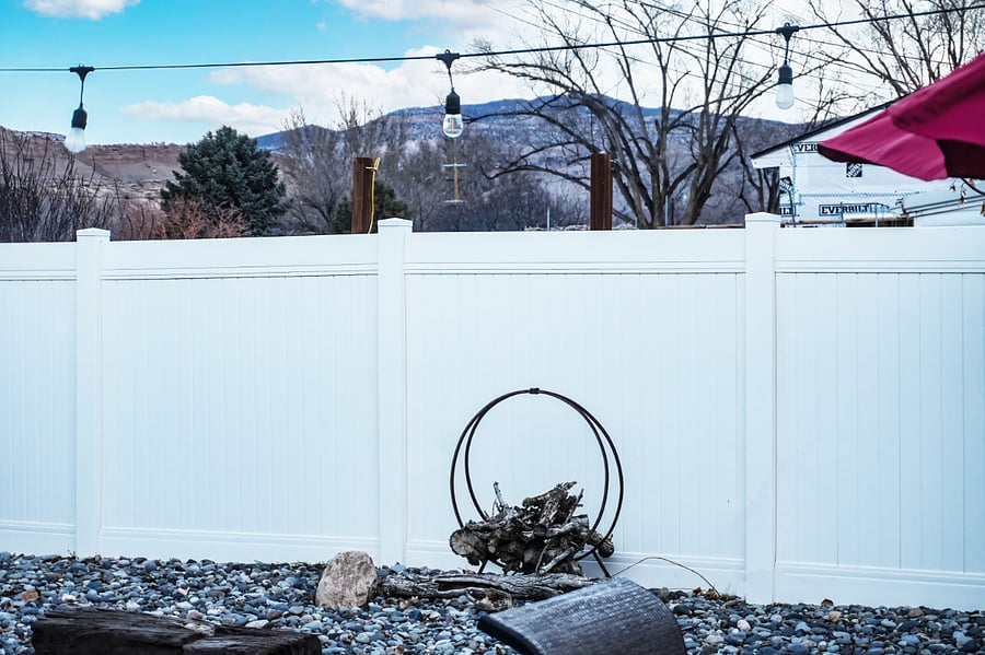 Privacy fence with woodrack for firepit