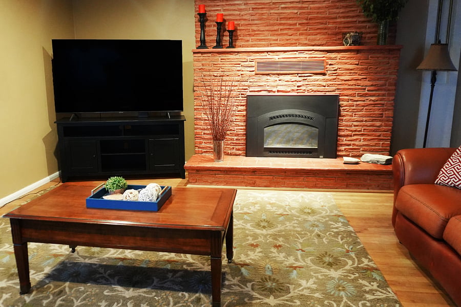 Living Room with TV and Gas Fireplace
