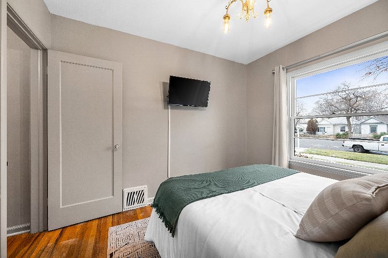 Queen bedroom
