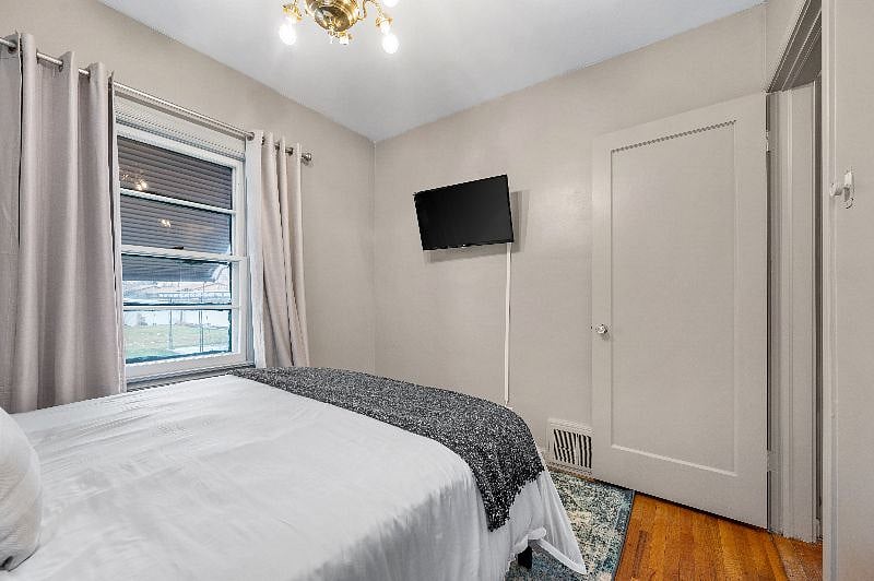 Queen Bedroom