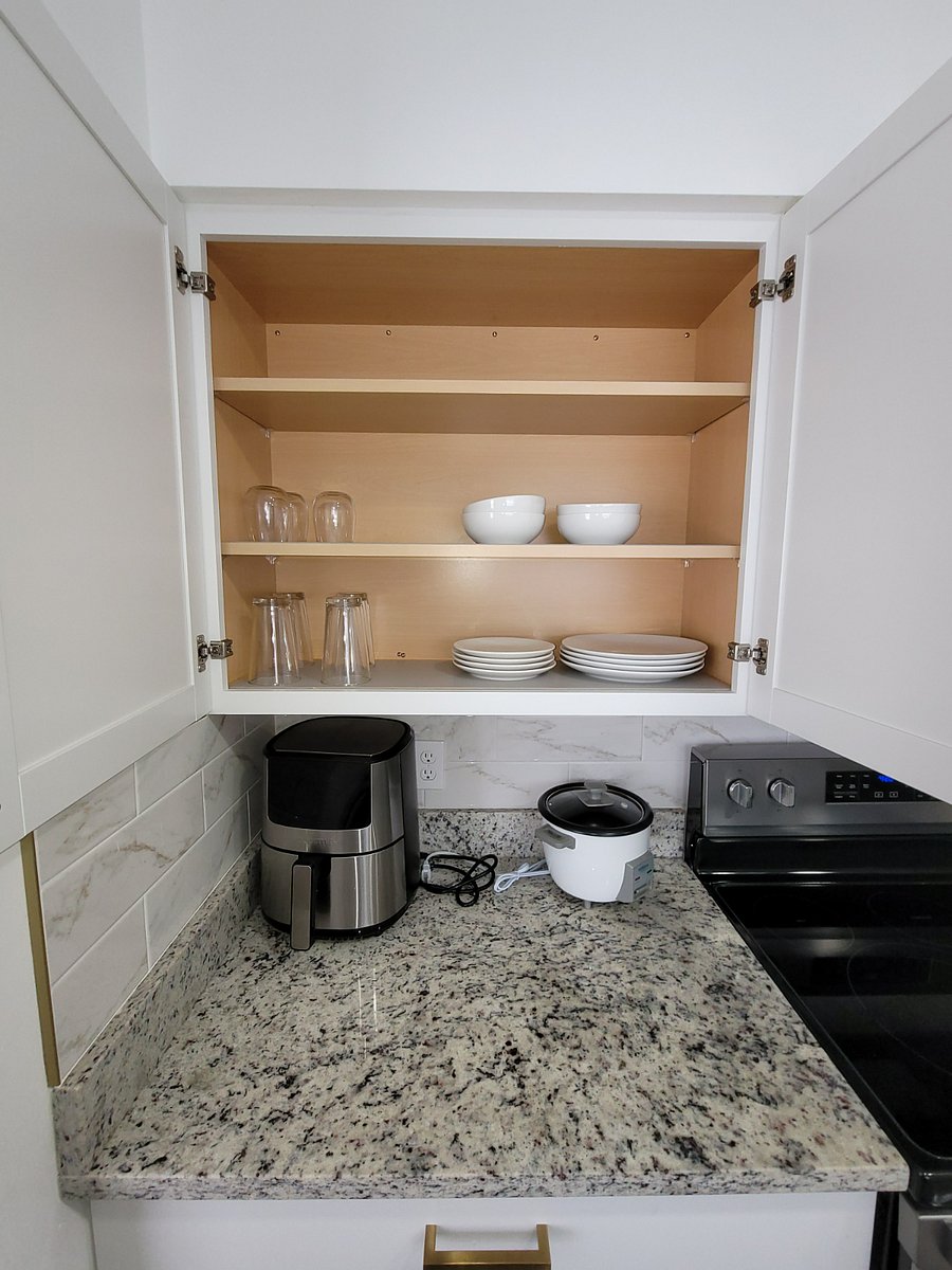 Glass and Ceramic Plates/Cups Cabinet