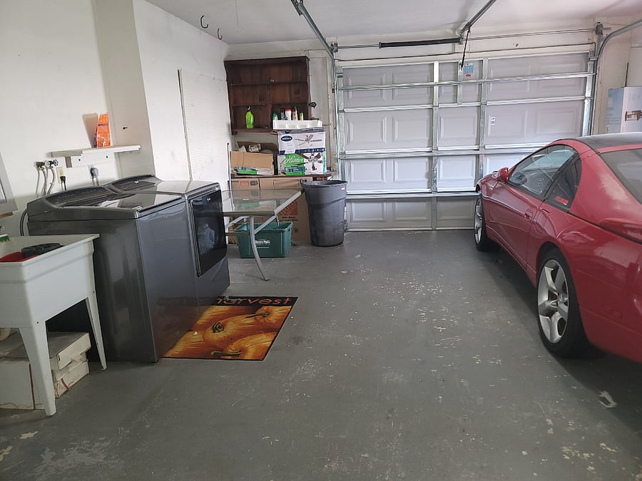 Garage with Washer and Dryer