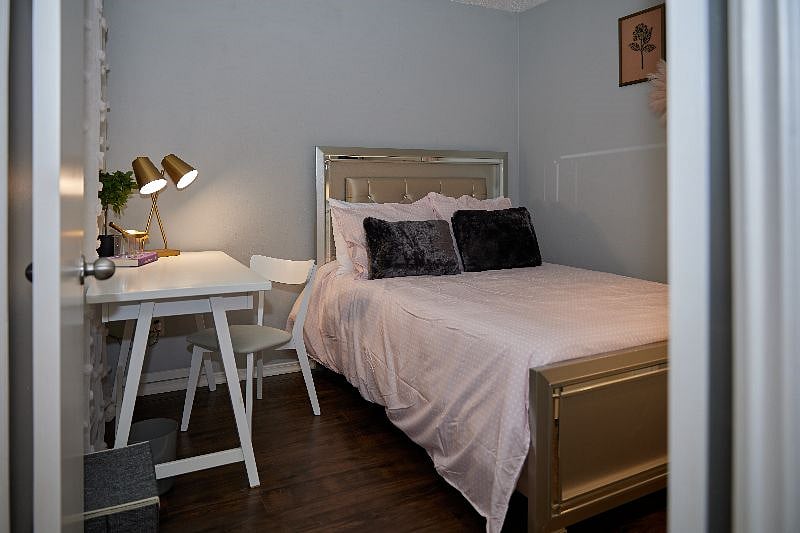 Guest Room-Full Bed